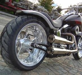 Harley-Davidson mit Original-Gabel und RST-Fatglide-Gabel